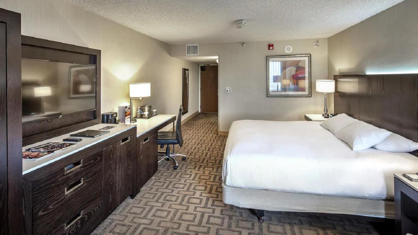Hilton Sacramento Arden West Hotel Exterior photo