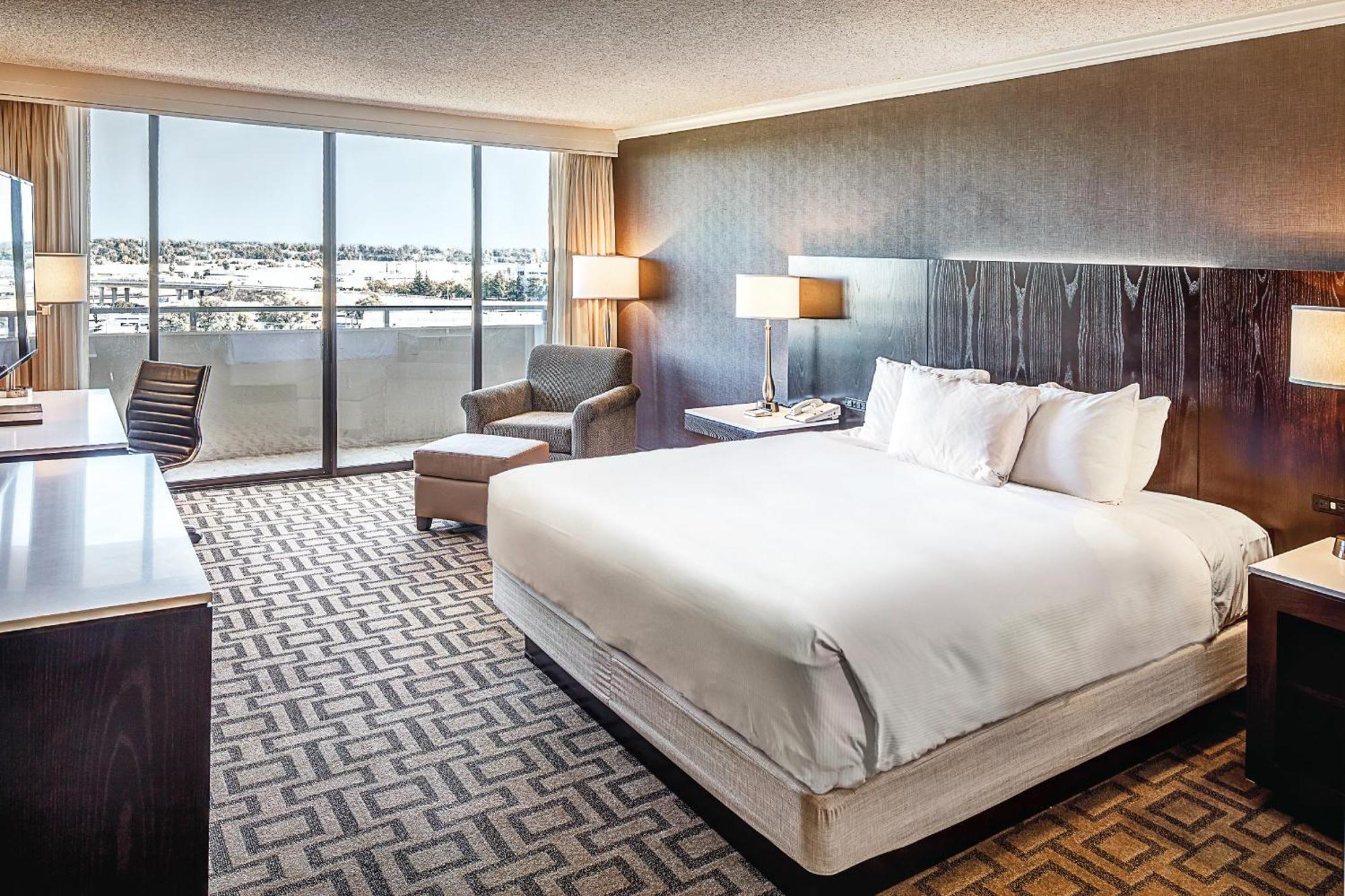 Hilton Sacramento Arden West Hotel Exterior photo