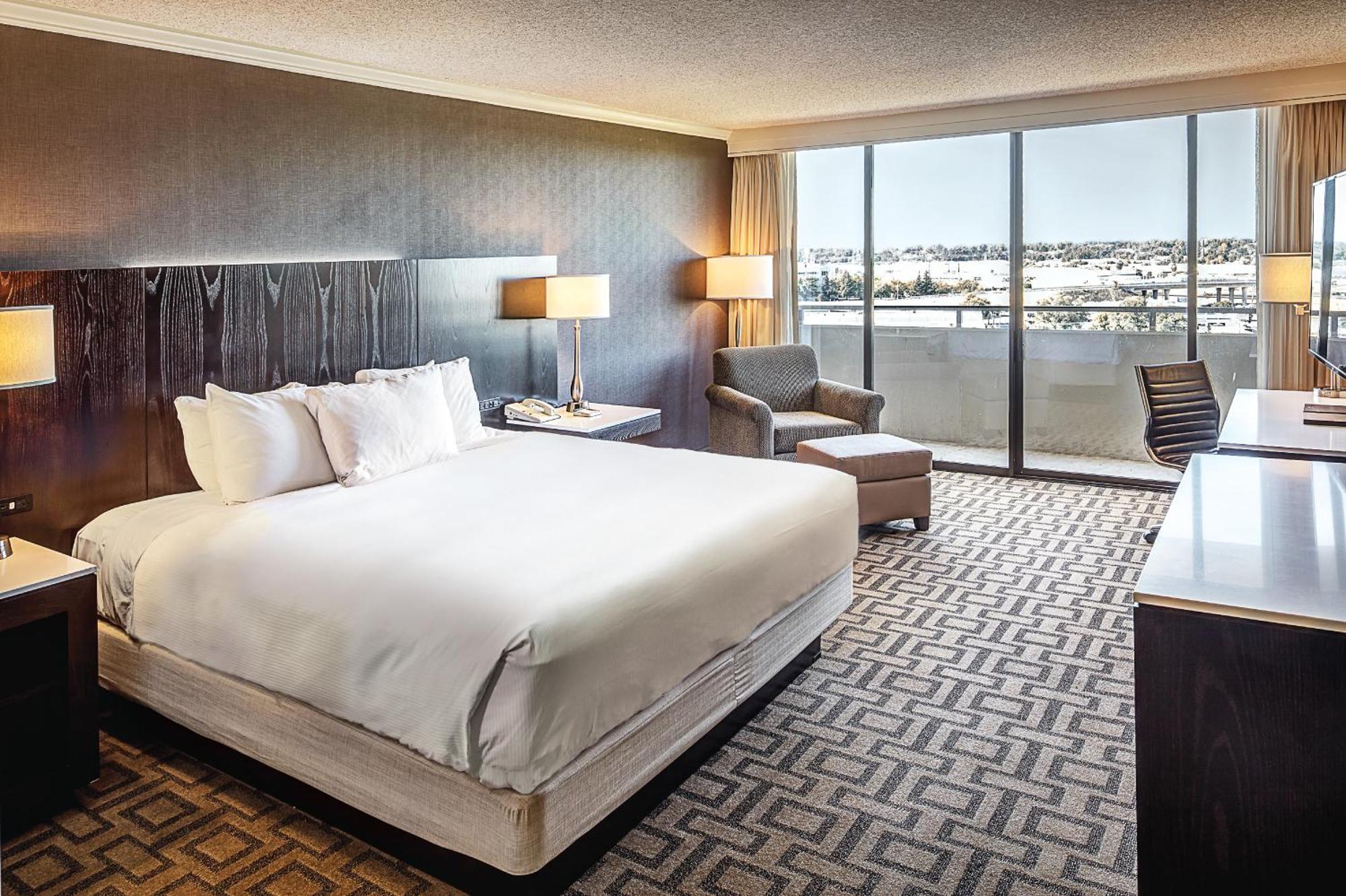 Hilton Sacramento Arden West Hotel Exterior photo