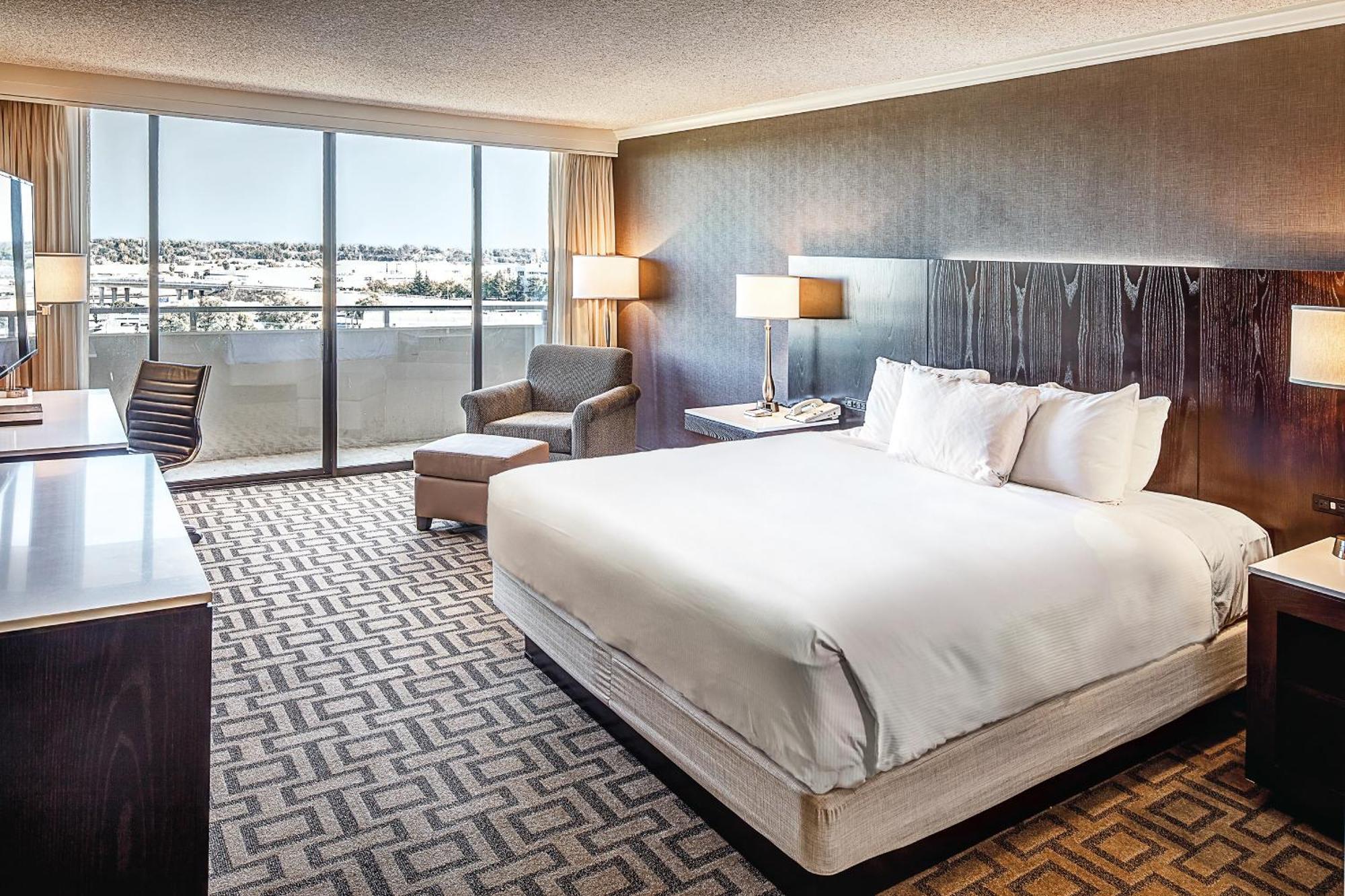 Hilton Sacramento Arden West Hotel Exterior photo